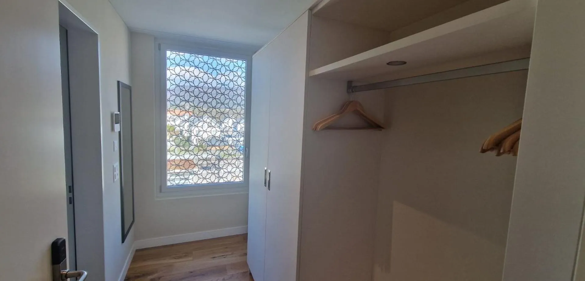 Visionary Hospitality Embrach, Zuerich - Premium Apartments With Free Parking, Washer, Kitchen, Rooftop, Coworking-Space, 15' Airport 0*, Embrach